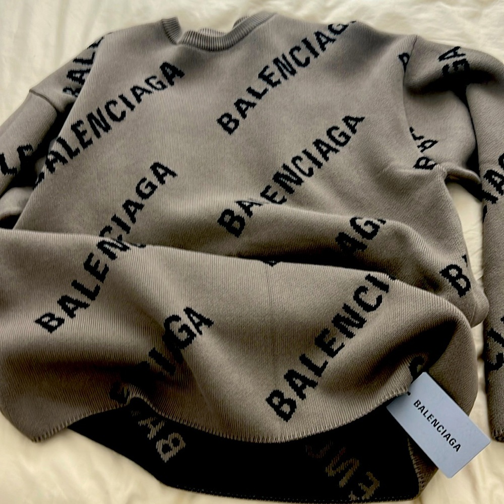AUTHENTIC BALENCIAGA TOP OVERSIZED SWEATER